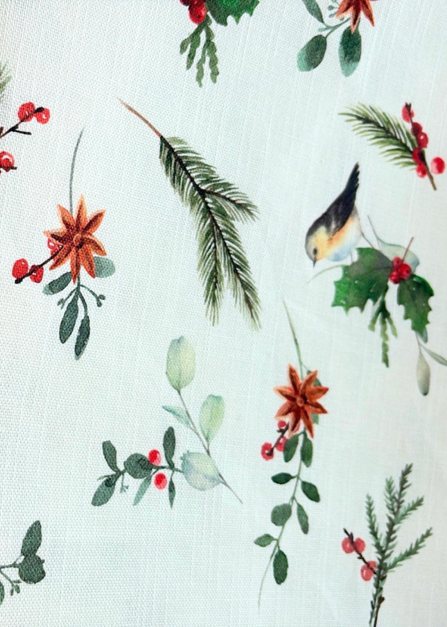 Mantel navideño de lino; Pajaritos, piña y acebo. Fondo Vainilla
