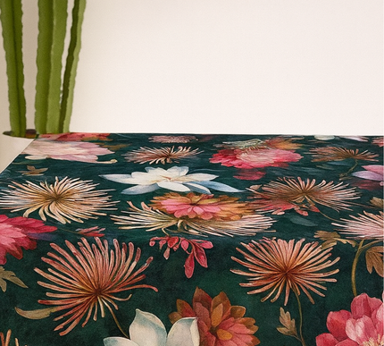 Mantel terciopelo de peonias nocturnas