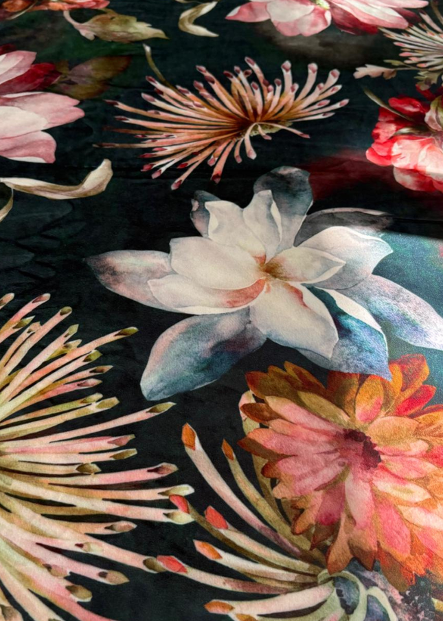 Mantel terciopelo de peonias nocturnas