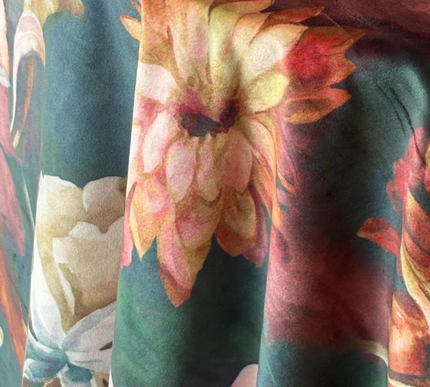 Mantel terciopelo de peonias nocturnas