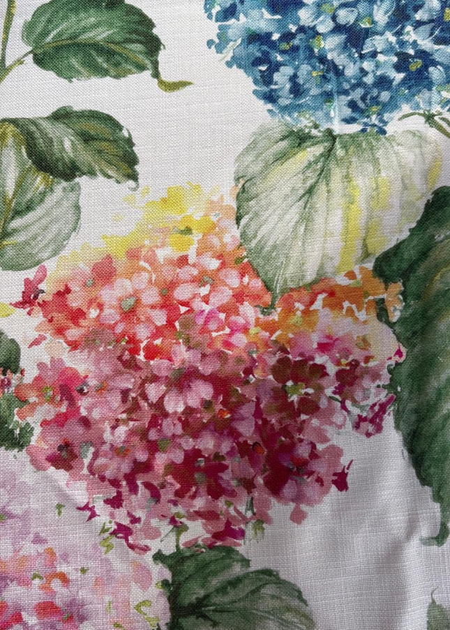 TOALHA DE MESA ESTAMPADA COM FLOR DE HORTÊNSIA