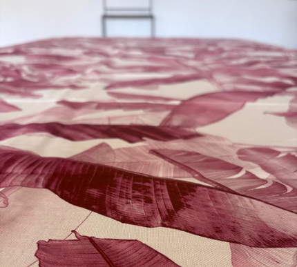 TOALHA DE MESA COM ESTAMPA DE BANANA EM VERDE CLOROFILO.