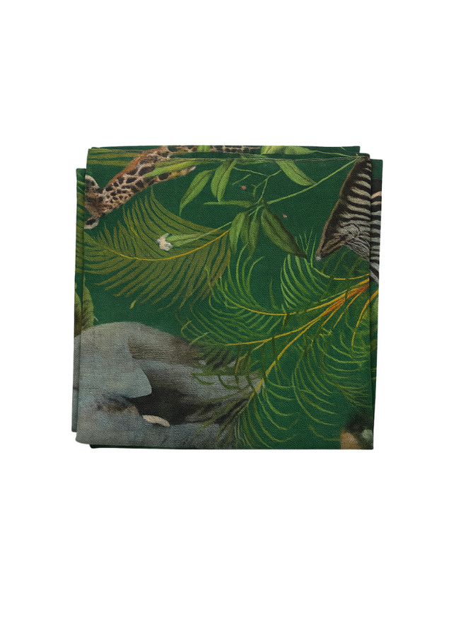 Toalha de mesa com estampado de selva, com girafas, elefantes e zebras.