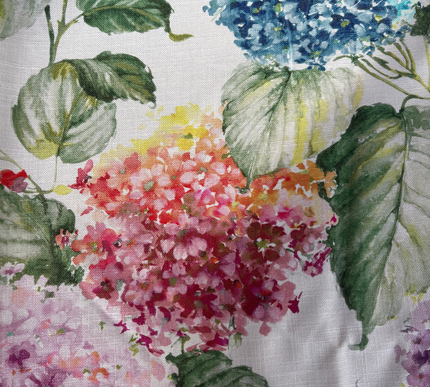 TOALHA DE MESA ESTAMPADA COM FLOR DE HORTÊNSIA