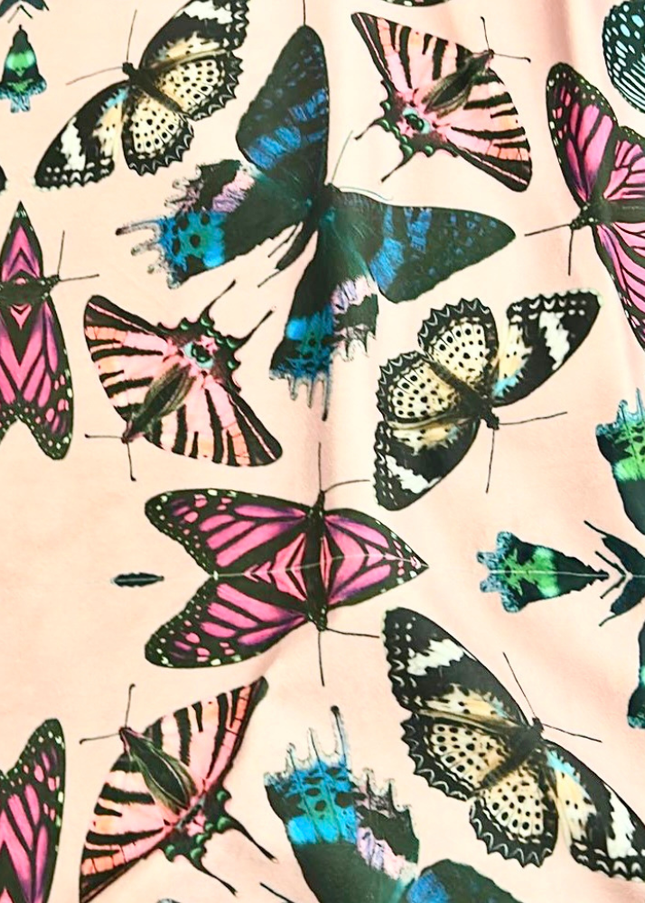 Mantel terciopelo mariposas vivas; Fondo rosa palo